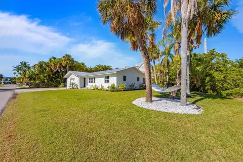 Exterior - 414 79th St, Holmes Beach, FL 34217 photo 2 of 12