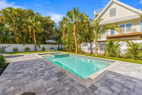 Exterior - 414 79th St, Holmes Beach, FL 34217 photo 5 of 12