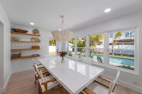 Dining - 414 79th St, Holmes Beach, FL 34217 photo 3 of 3