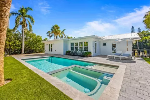 Exterior - 414 79th St, Holmes Beach, FL 34217 photo 3 of 12