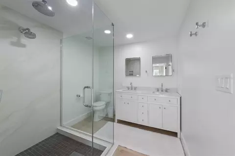 Bath - 414 79th St, Holmes Beach, FL 34217 photo 2 of 3