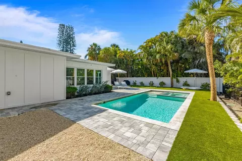 Exterior - 414 79th St, Holmes Beach, FL 34217 photo 6 of 12