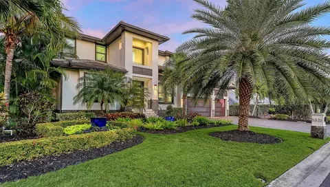 5326 Siesta Cove Dr, Sarasota, FL 34242