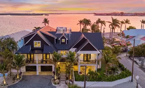 2175 Avenue A, Bradenton Beach, FL 34217