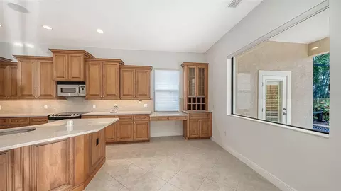 Kitchen - 13911 Siena Loop, Lakewood Ranch, FL 34202 photo 2 of 7