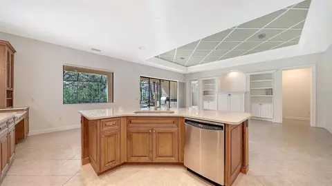 Kitchen - 13911 Siena Loop, Lakewood Ranch, FL 34202 photo 5 of 7