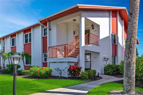 4855 Independence Dr, Bradenton, FL 34210