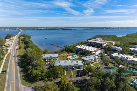 721 Manatee Ave, Holmes Beach, FL 34217