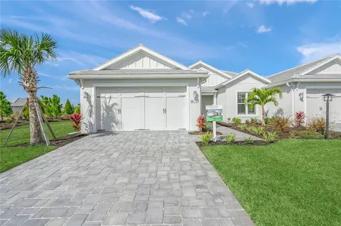 9500 Lunar Dove Dr, Sarasota, FL 34240