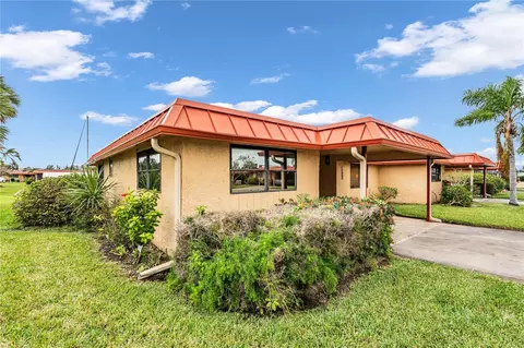 3866 Catalina Dr, Bradenton, FL 34210