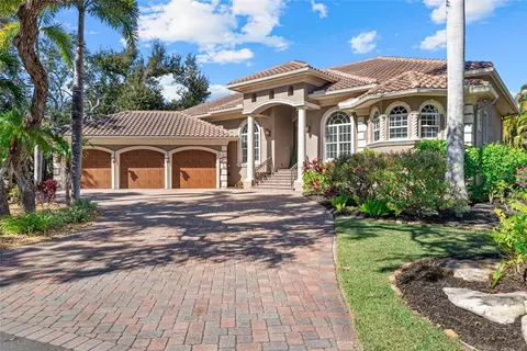 611 Tremont St, Sarasota, FL 34242