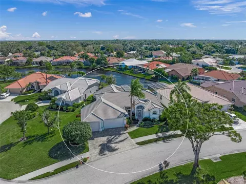 9017 Huntington Pointe Dr, Sarasota, FL 34238
