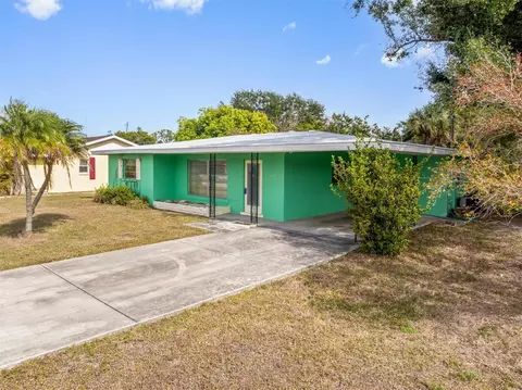 565 Reading St NW, Port Charlotte, FL 33952