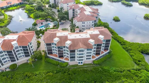 5430 Eagles Point Cir #104, Sarasota, FL 34231