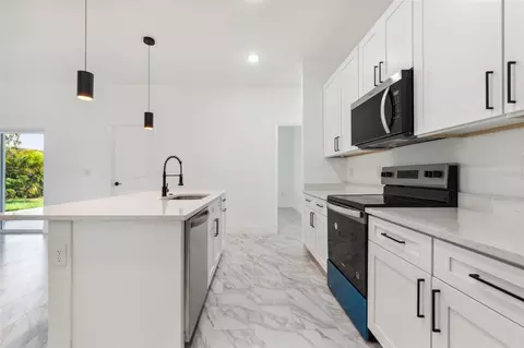 Kitchen - 8 Cleat Ct, Placida, FL 33946 photo 2 of 2