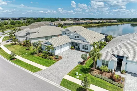 8067 Waterbend Trl, Sarasota, FL 34240