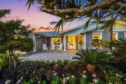 623 Concord Ln, Holmes Beach, FL 34217
