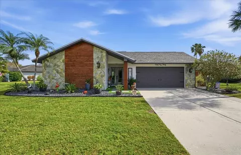 6530 Waterford Cir, Sarasota, FL 34238