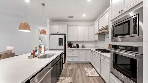 Kitchen - 8705 Coastal Key Way, Parrish, FL 34219 photo 4 of 4