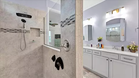 Bath - 8705 Coastal Key Way, Parrish, FL 34219 photo 3 of 5