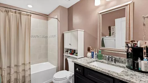 Bath - 8705 Coastal Key Way, Parrish, FL 34219 photo 4 of 5