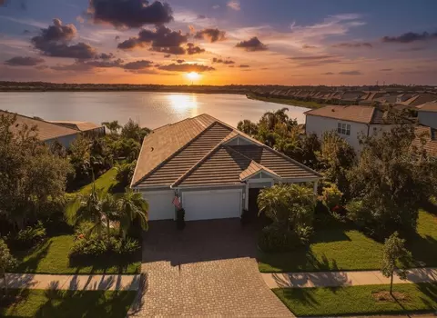 8083 Waterbend Trl, Sarasota, FL 34240