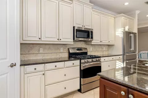 Kitchen - 12729 Del Corso Loop, Bradenton, FL 34211 photo 4 of 7