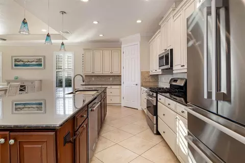 Kitchen - 12729 Del Corso Loop, Bradenton, FL 34211 photo 3 of 7