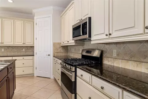Kitchen - 12729 Del Corso Loop, Bradenton, FL 34211 photo 5 of 7