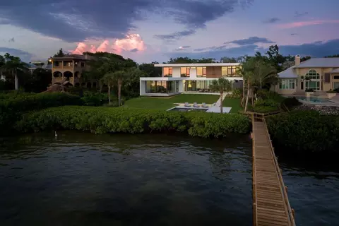1500 Bayview Dr, Sarasota, FL 34239