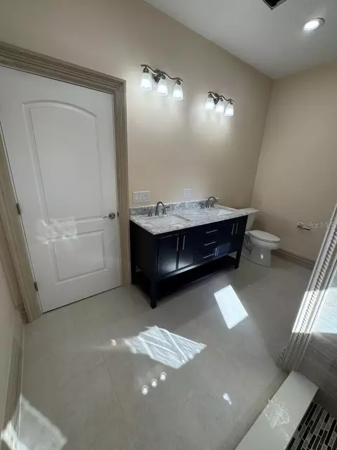Bath - 1911 SW 7th Ave, Okeechobee, FL 34974 photo 4 of 7