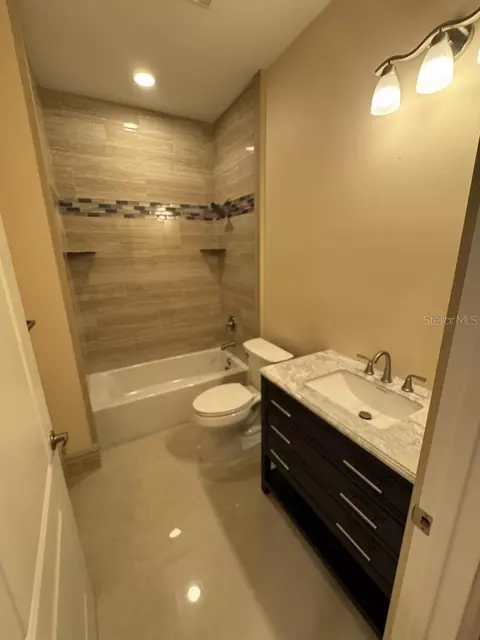 Bath - 1911 SW 7th Ave, Okeechobee, FL 34974 photo 2 of 7