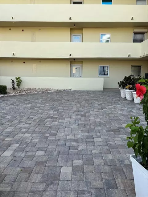 4725 Cove Cir #104, Saint Petersburg, FL 33708