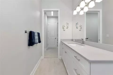 Bath - 16620 Collingtree Xing, Lakewood Ranch, FL 34202 photo 2 of 4