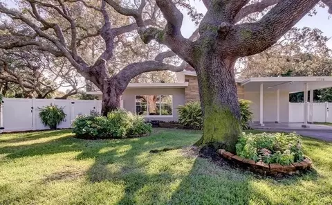 1320 Augusta Ln S, Saint Petersburg, FL 33707