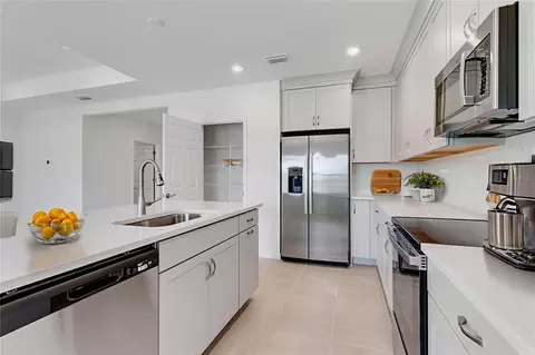 Kitchen - 10008 Last Light Gln, Parrish, FL 34219 photo 4 of 5