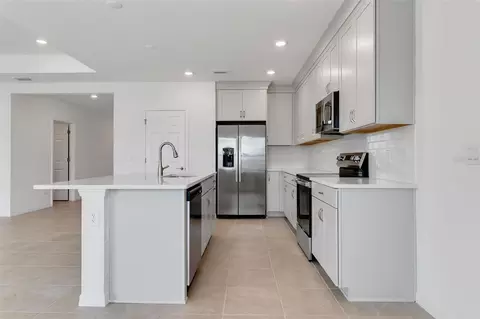 Kitchen - 10008 Last Light Gln, Parrish, FL 34219 photo 2 of 5