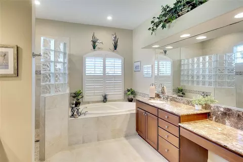 Bath - 11809 Oak Ridge Dr, Parrish, FL 34219 photo 2 of 3