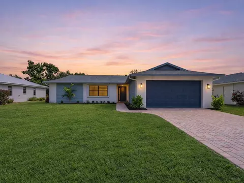 4423 Meadow Creek Cir, Sarasota, FL 34233