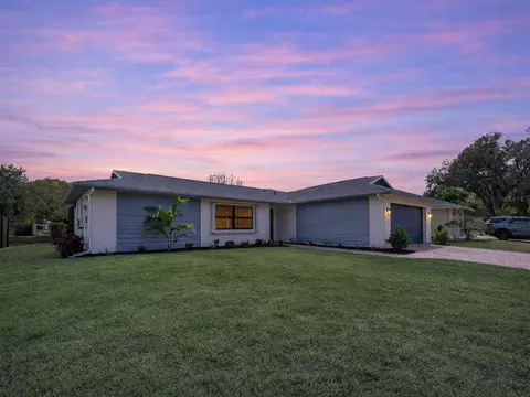 4423 Meadow Creek Cir, Sarasota, FL 34233