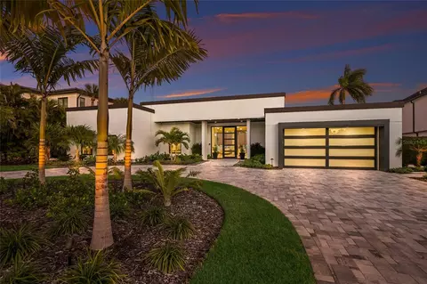 635 Mourning Dove Dr, Sarasota, FL 34236
