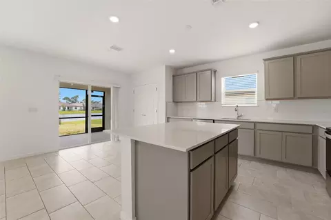 Kitchen - 11753 Capstan Pl, Parrish, FL 34219 photo 3 of 3