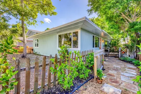 3734 Iroquois Ave, Sarasota, FL 34234