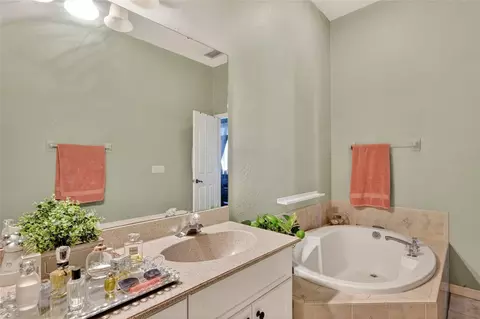 Bath - 4603 4th Ave E, Bradenton, FL 34208 photo 2 of 3