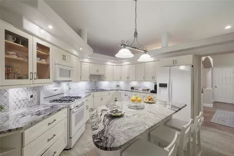 Kitchen - 4603 4th Ave E, Bradenton, FL 34208 photo 2 of 6