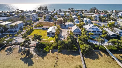 2306 Canasta Dr, Bradenton Beach, FL 34217