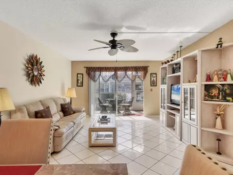 1330 Glen Oaks Dr E #174D, Sarasota, FL 34232