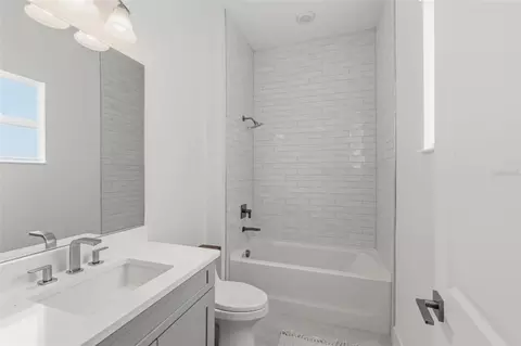 Bath - 7982 Redonda Loop, Bradenton, FL 34202 photo 5 of 6