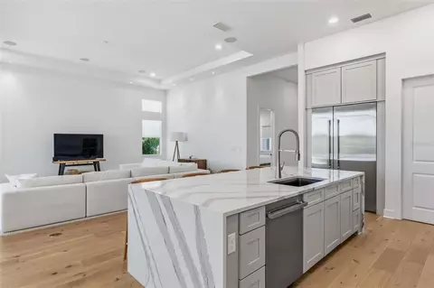 Kitchen - 7982 Redonda Loop, Bradenton, FL 34202 photo 3 of 8