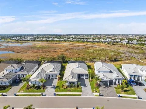 View/Area - 7982 Redonda Loop, Bradenton, FL 34202 photo 2 of 11